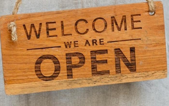 cartello we are open