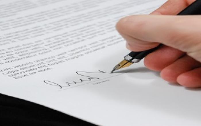 Firma di contratto