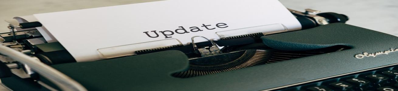 macchina da scrivere con su scritto update