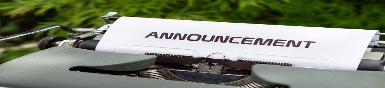 macchina da scrivere con su scritto announcement